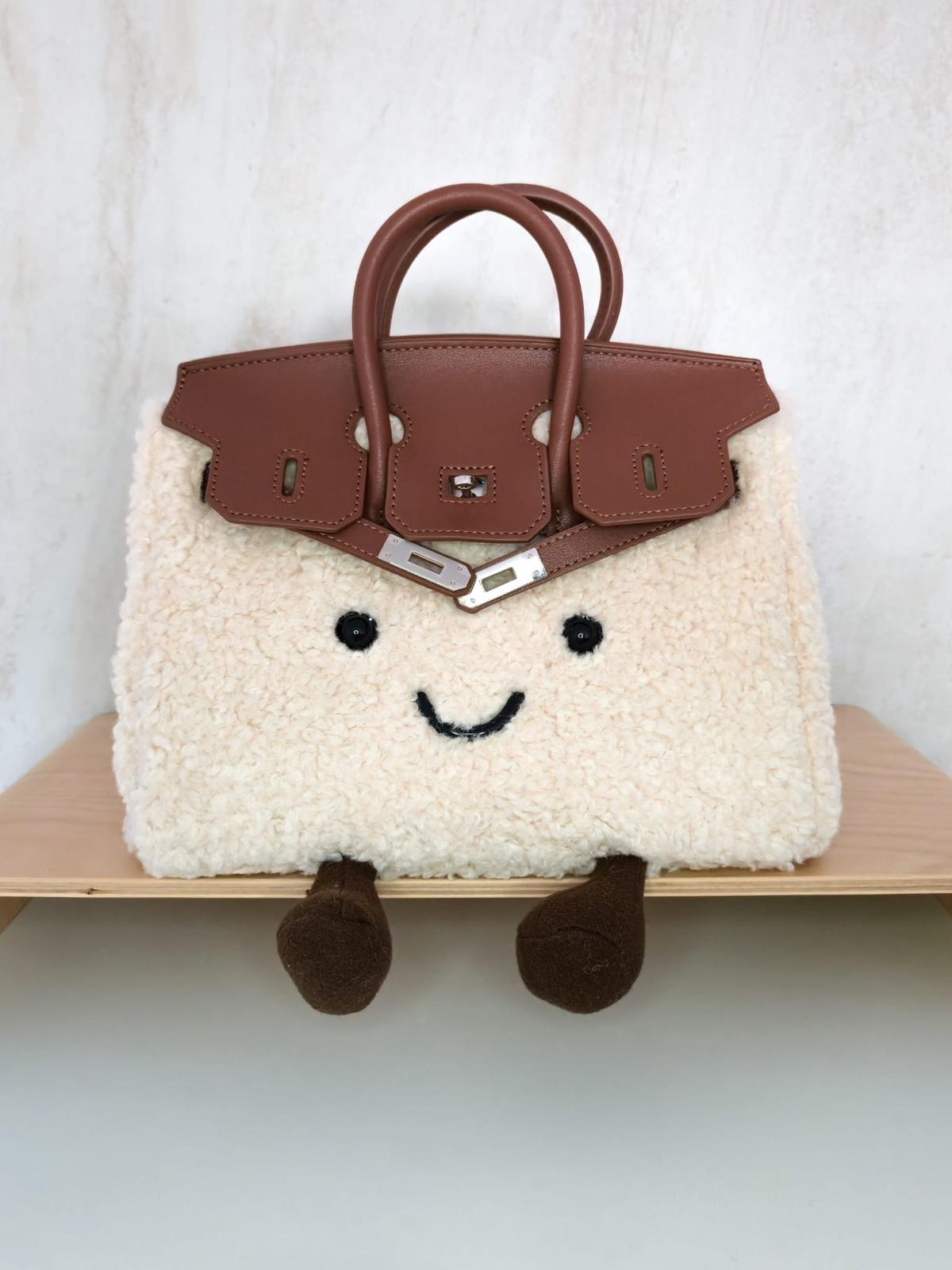 Jellykin Plush Smile Handbag – Cream