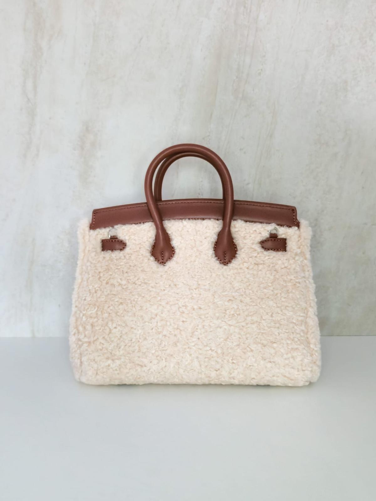 Jellykin Plush Smile Handbag – Cream